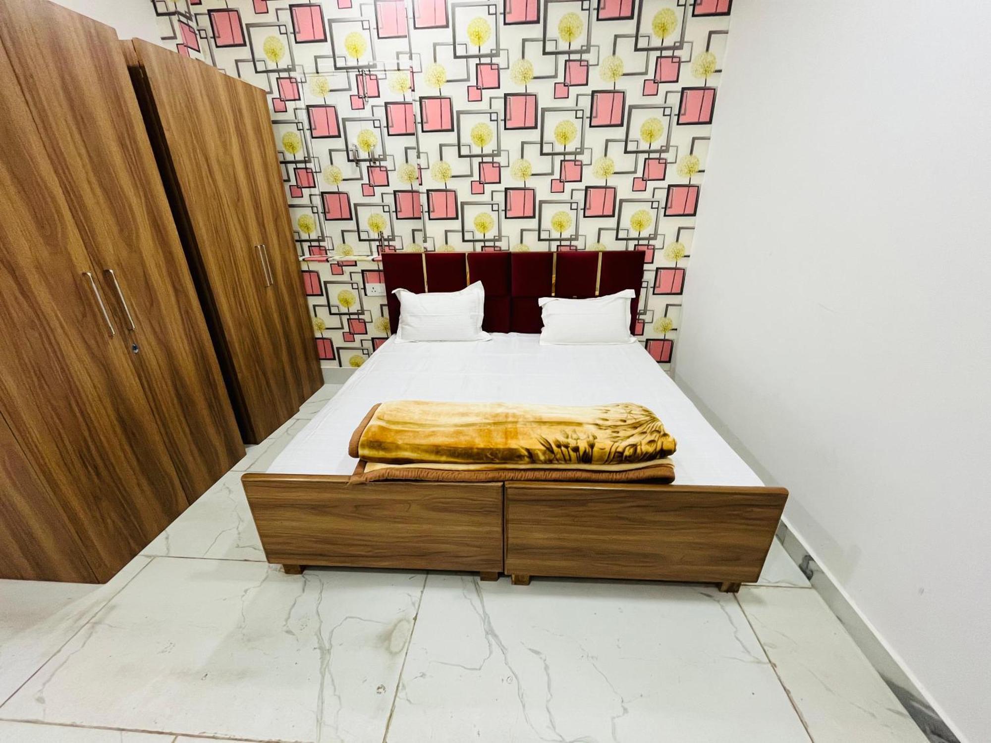 Townhouse Happy Habitat Guest House グレーター・ノイダ エクステリア 写真