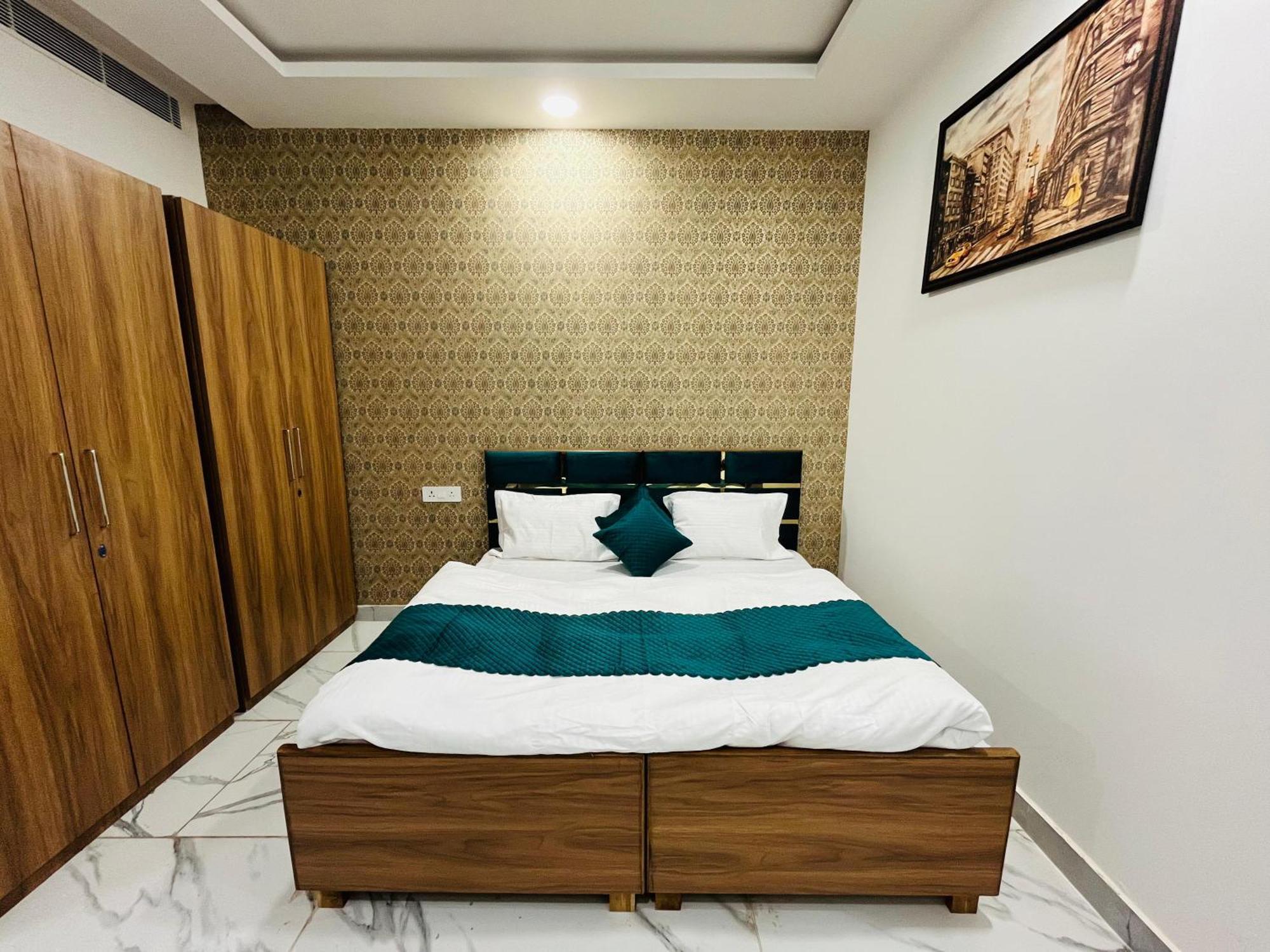 Townhouse Happy Habitat Guest House グレーター・ノイダ エクステリア 写真