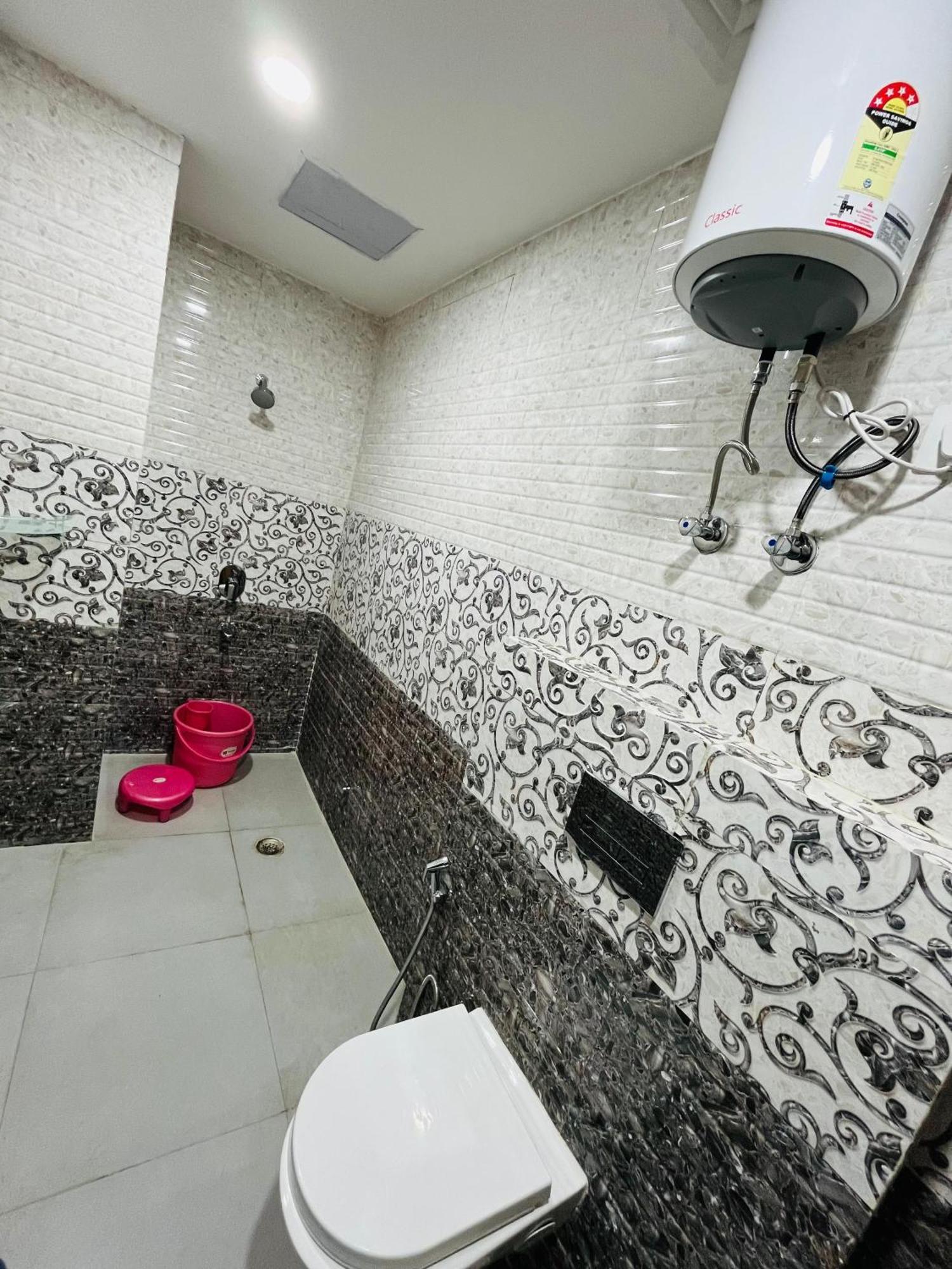 Townhouse Happy Habitat Guest House グレーター・ノイダ エクステリア 写真